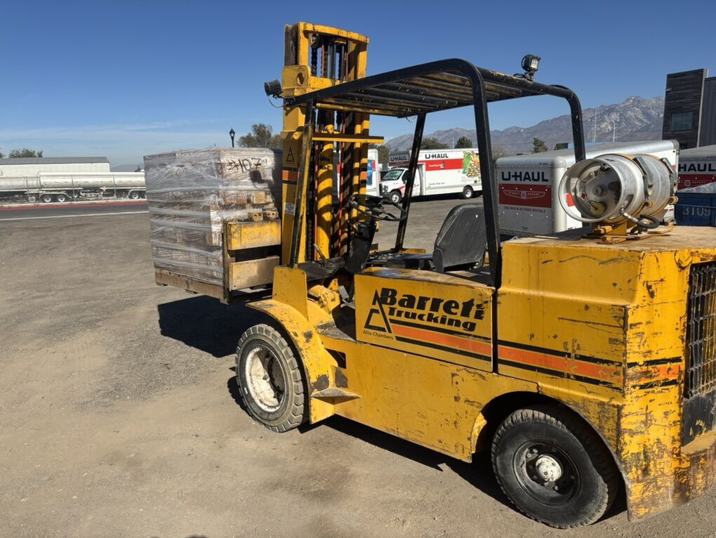 Allis-Chambers 8,000 lb capacity forklift