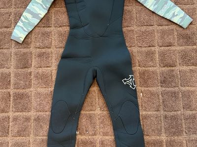 Brand New- XCEL Axis Youth 4/3mm Wetsuit Kids 10 KN43AXG0
