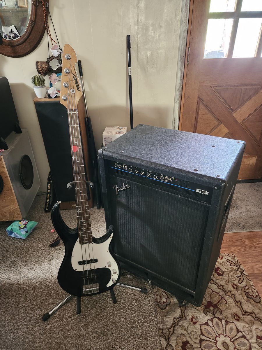 Peavey bass guitar and Fender BXR 300 c 18 inch sub