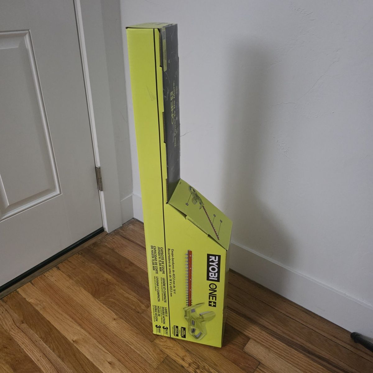 NEW RYOBI ONE+ 18V 18-in. Cordless Hedge Trimmer - Tool Only