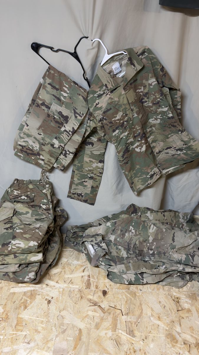 US Army Combat Uniform (ACU) OCP Camo Set - Small X-Long (31-37 in. Chest)