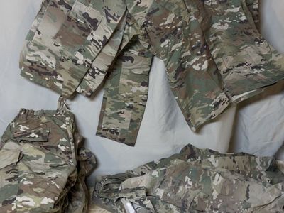 US Army Combat Uniform (ACU) OCP Camo Set - Small X-Long (31-37 in. Chest)