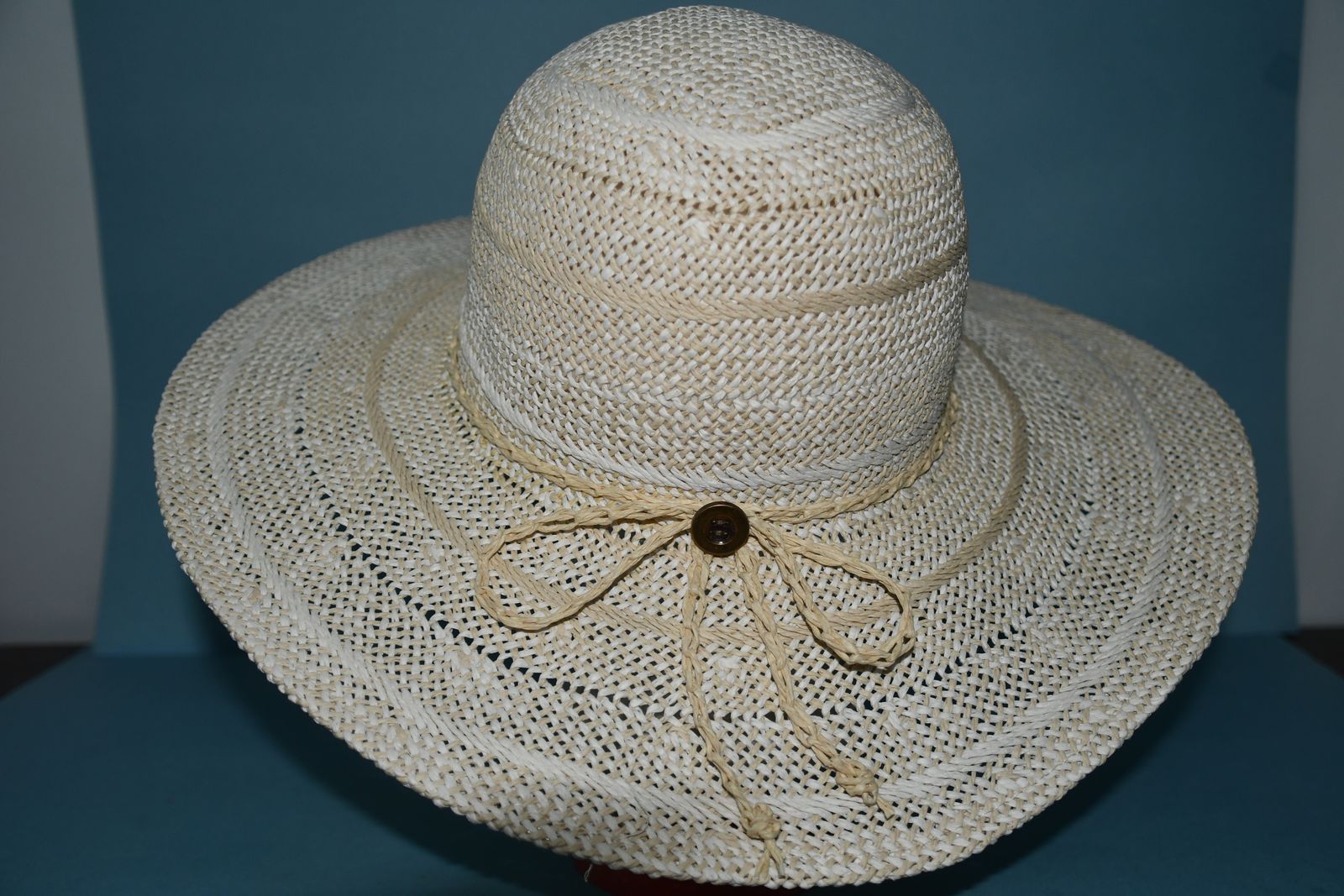 CUTE SUN HAT ~ LIGHTWEIGHT ~ LIGHT CREAM ~ ONE SIZE ~ BRIM LENGTH 4" ~ CLEAN!