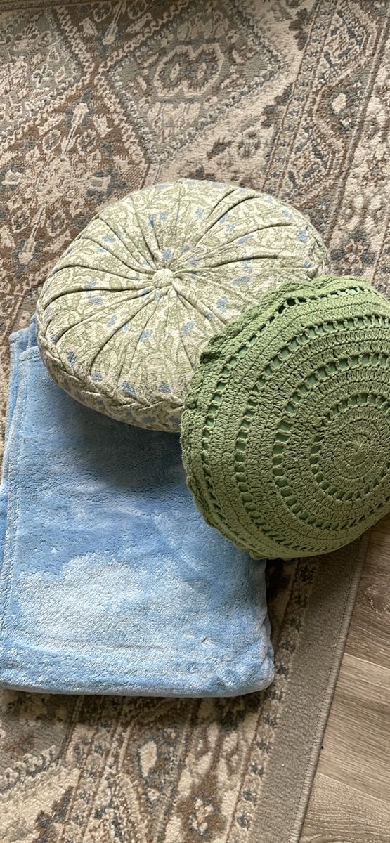 Blue green blanket and pillow set