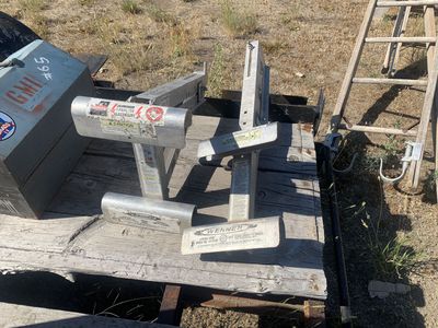 LADDER JACKS WERNER MODEL 10-14-02