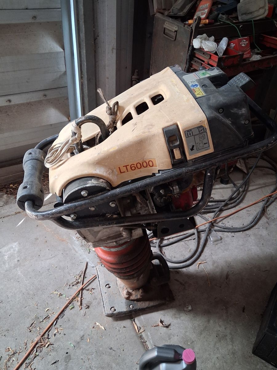 DynaPak Jumping Jack Compactor