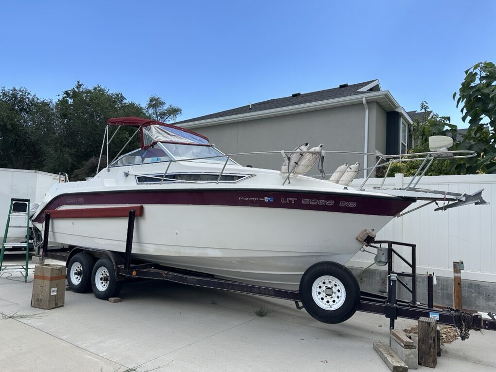 Carver Montego 25' Mid Cabin Express