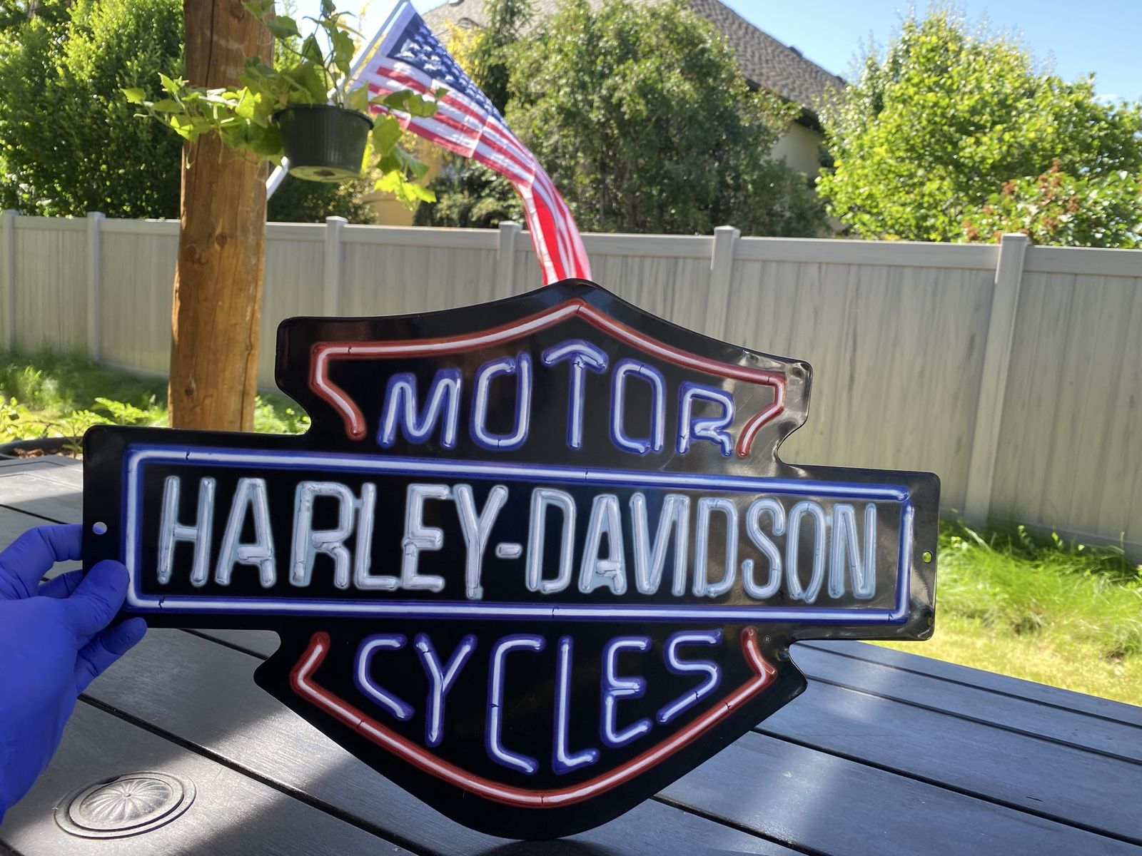 Official Harley-Davidson Sign on metal - Blue & Red LED Bar/Garage Decor