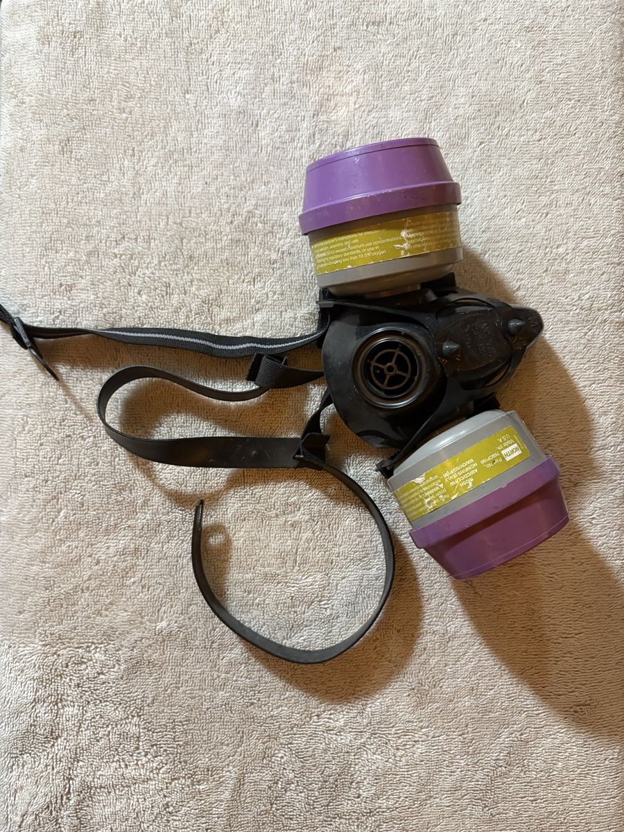 Used Paint Spray Gun & Respirator Mask - Good Condition, Ready for Projects