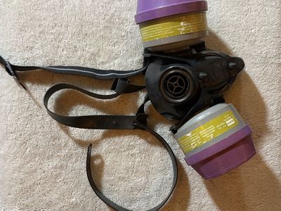 Used Paint Spray Gun & Respirator Mask - Good Condition, Ready for Projects