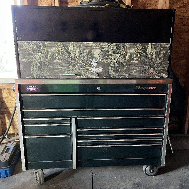 Snap-On ***KRL722APAW*** tool box with hutch.