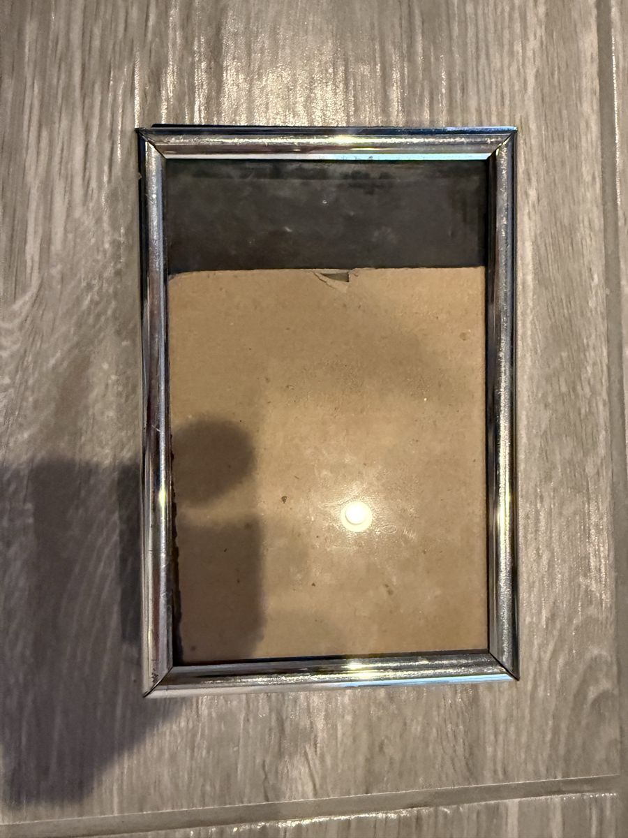 Silver Metal Picture Frame with Stand and Wall Mount size 4x6 inch