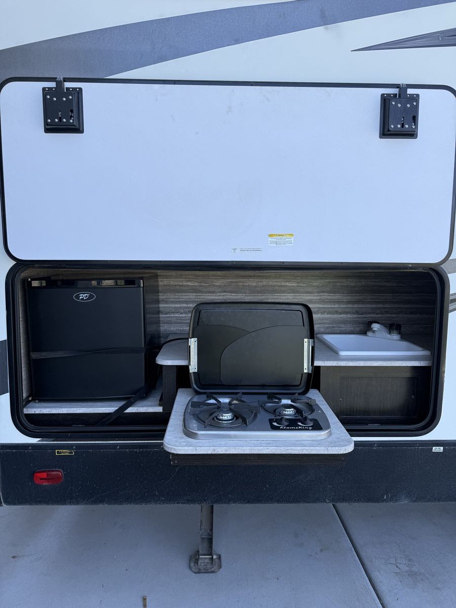 Main image 10