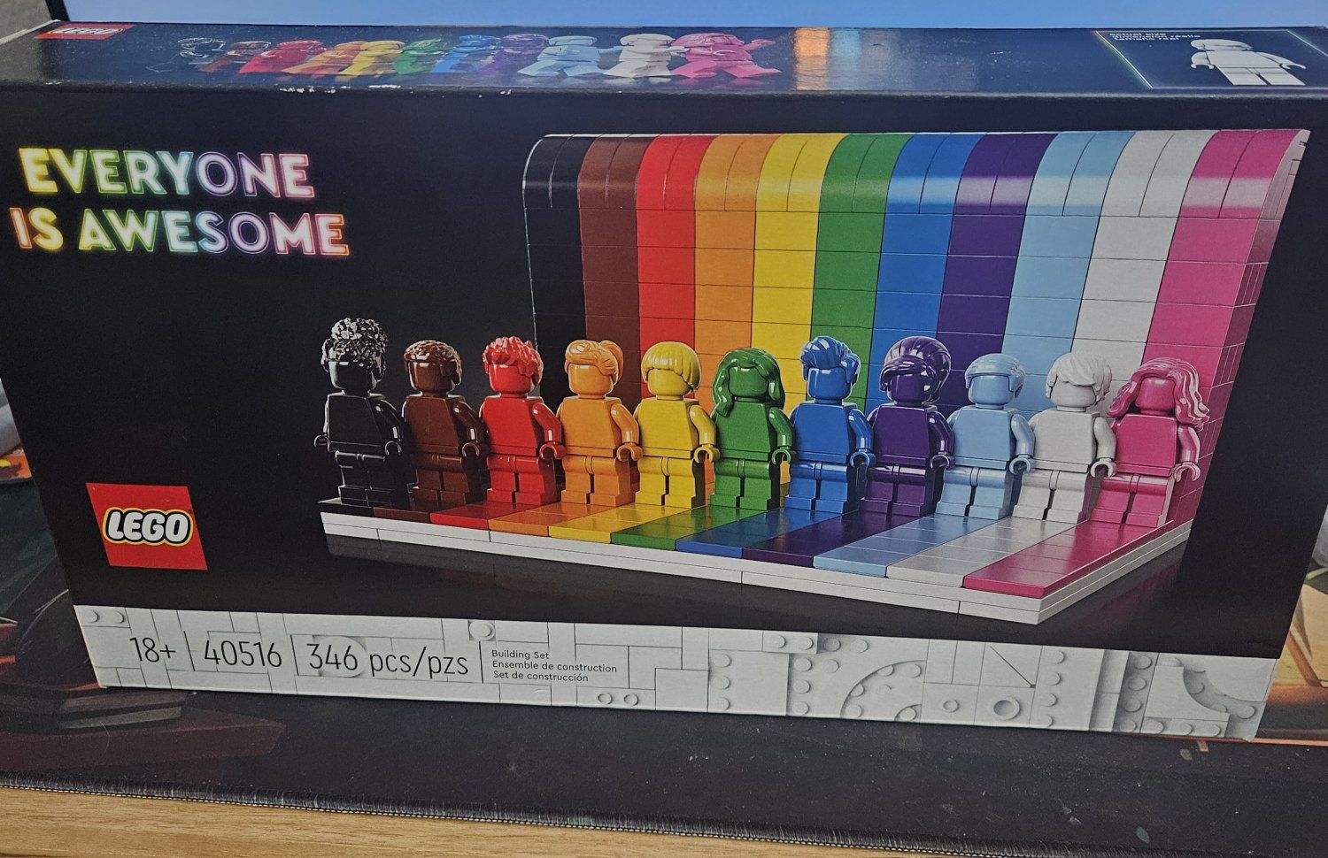 LEGO Everyone Is Awesome 40516 Set 346 Pieces