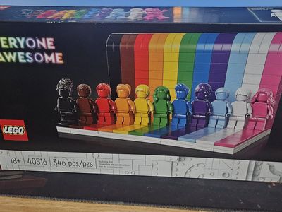 LEGO Everyone Is Awesome 40516 Set 346 Pieces