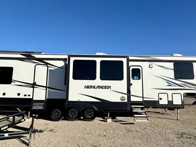 **Price Reduction ** 2019 Highland Ridge 42’ Luxury Toy Hauler w/ 15ft Garage like New, clean title in Hand, RV is Ready to Go.