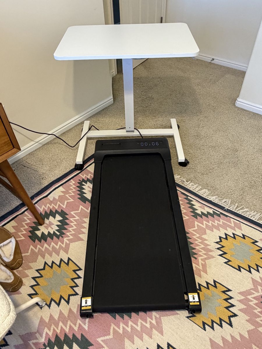 Standing desk with walking pad