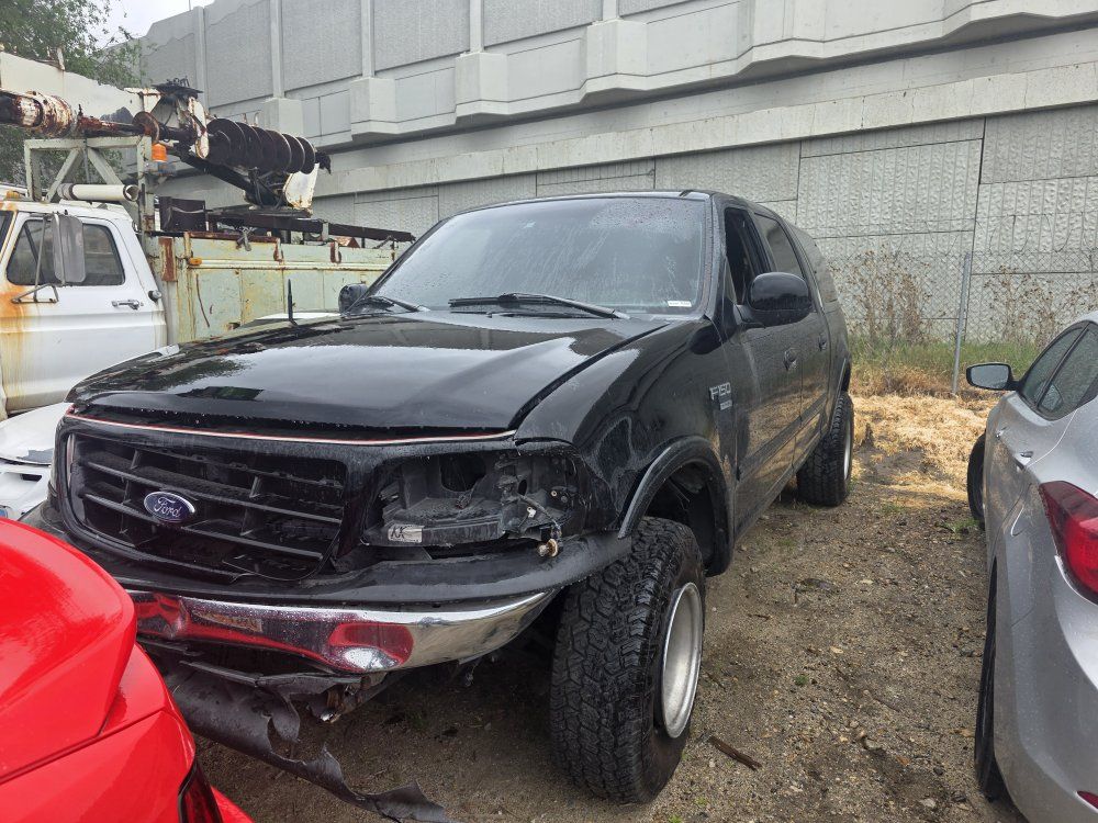 wrecked 02 ford f150 4x4