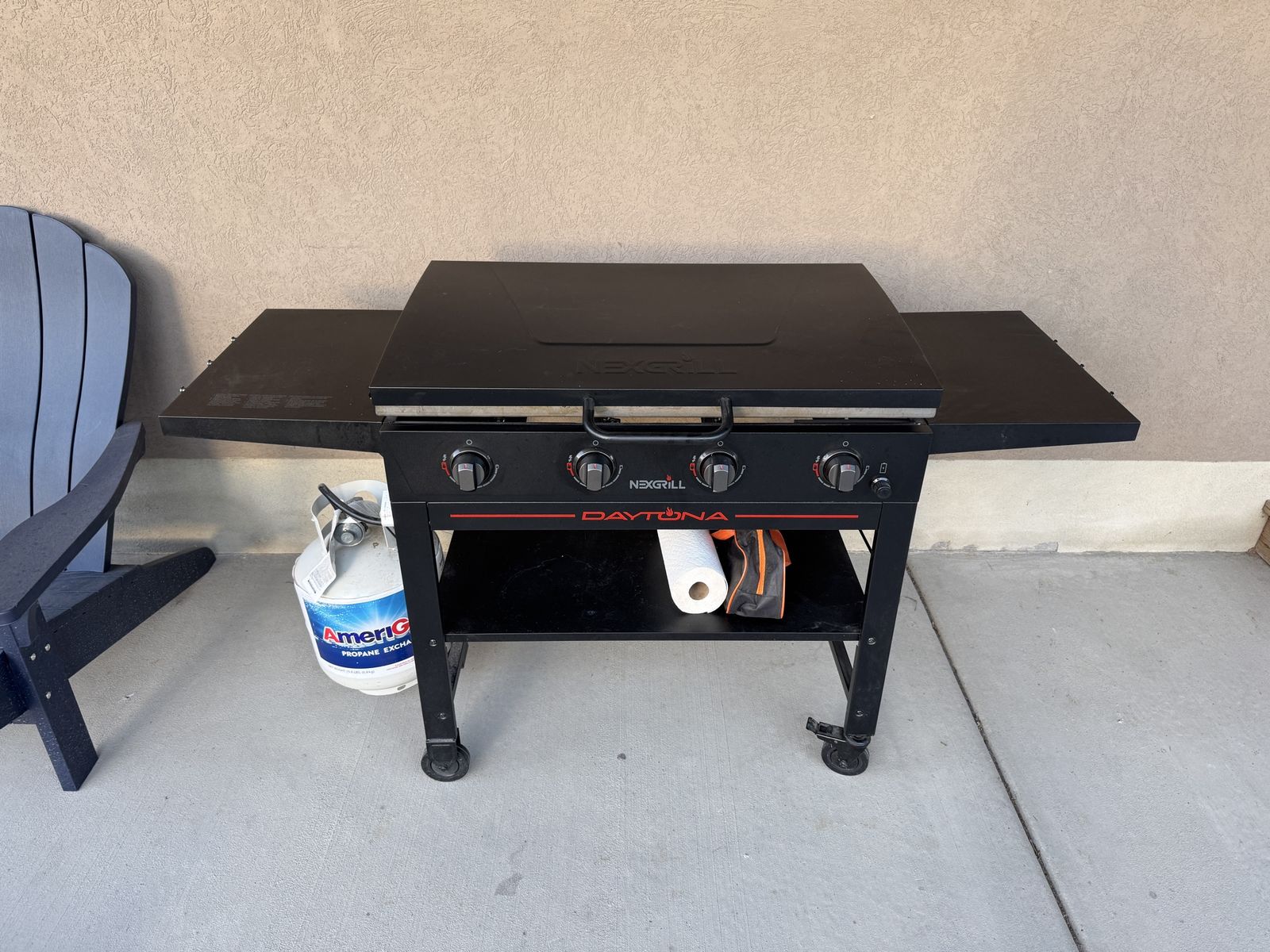 Nexgrill Daytona 4-Burner Propane Gas Griddle Outdoor Cooking Station with Grill Cover