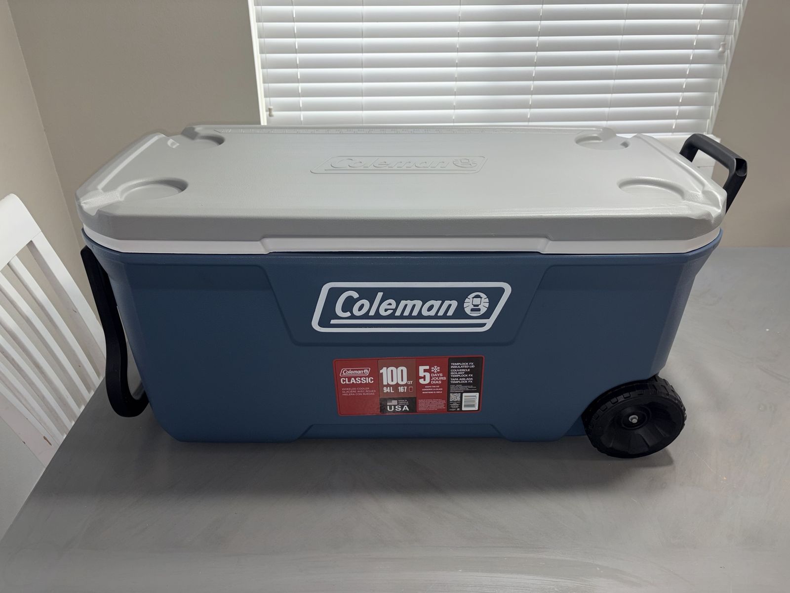 Coleman Classic 100 Qt Blue/White Xtreme Wheeled Cooler - 5-Day Ice Retention