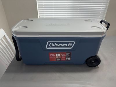 Coleman Classic 100 Qt Blue/White Xtreme Wheeled Cooler - 5-Day Ice Retention