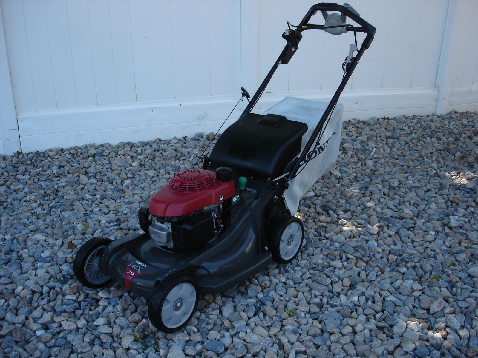 Honda HRX217 Self-Propelled Lawn Mower - Adjustable Speed & Clutched Drive - K5 Series