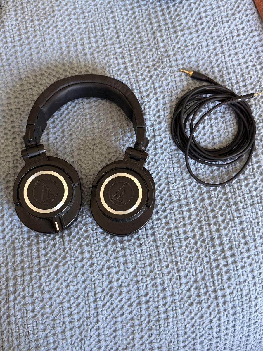 Audio-Technica ATH-M50x Professional Studio Monitor Headphones Black