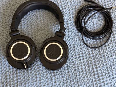 Audio-Technica ATH-M50x Professional Studio Monitor Headphones Black