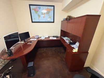 Executive U-shaped office desk w/ hutch & credenza w/ storage $250 cash/venmo in Draper