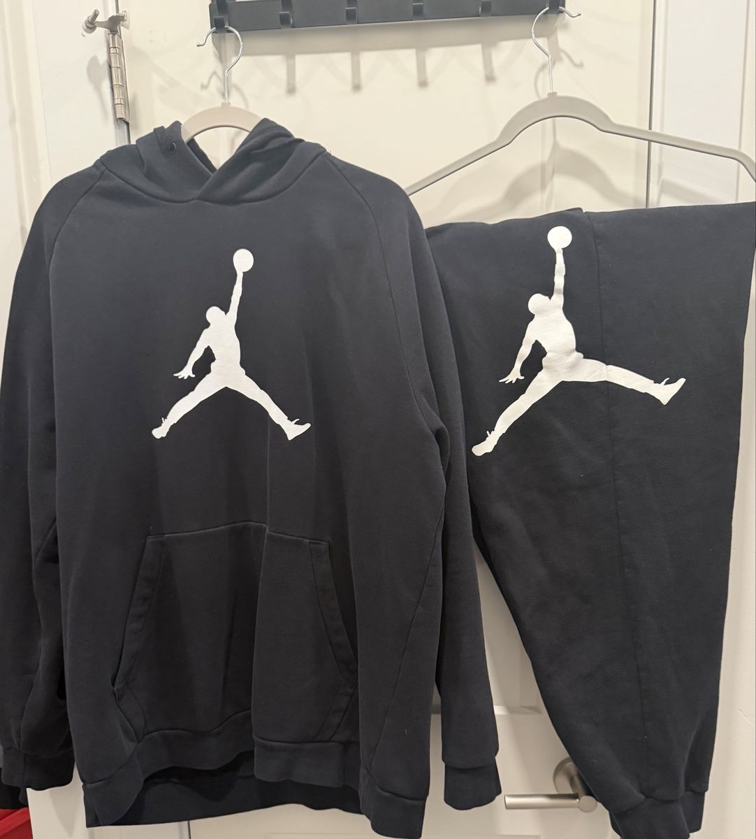 Jordan Black  /  Hoodie & Jogger Sweatpants Set - Hoodie is XXL  / Sweatpants are size Large