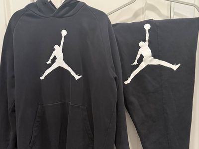 Jordan Black / Hoodie & Jogger Sweatpants Set - Hoodie is XXL / Sweatpants are size Large