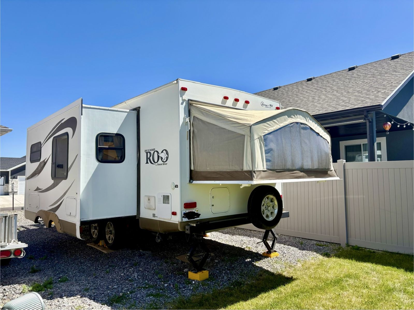 2012 Forest River Rockwood Roo 21SSL Hybrid Travel Trailer 32ft with Cargo Deck