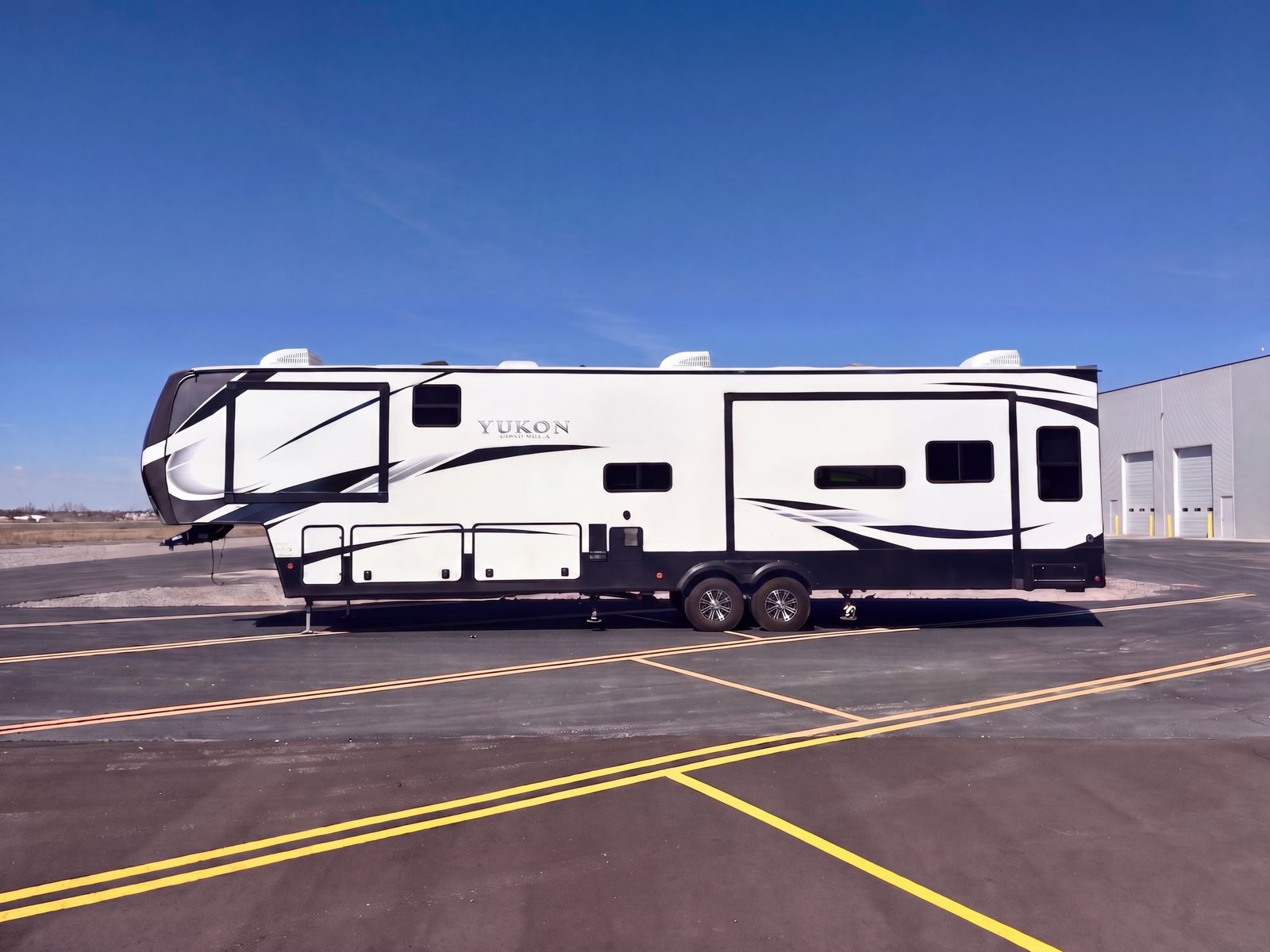 Main image 3