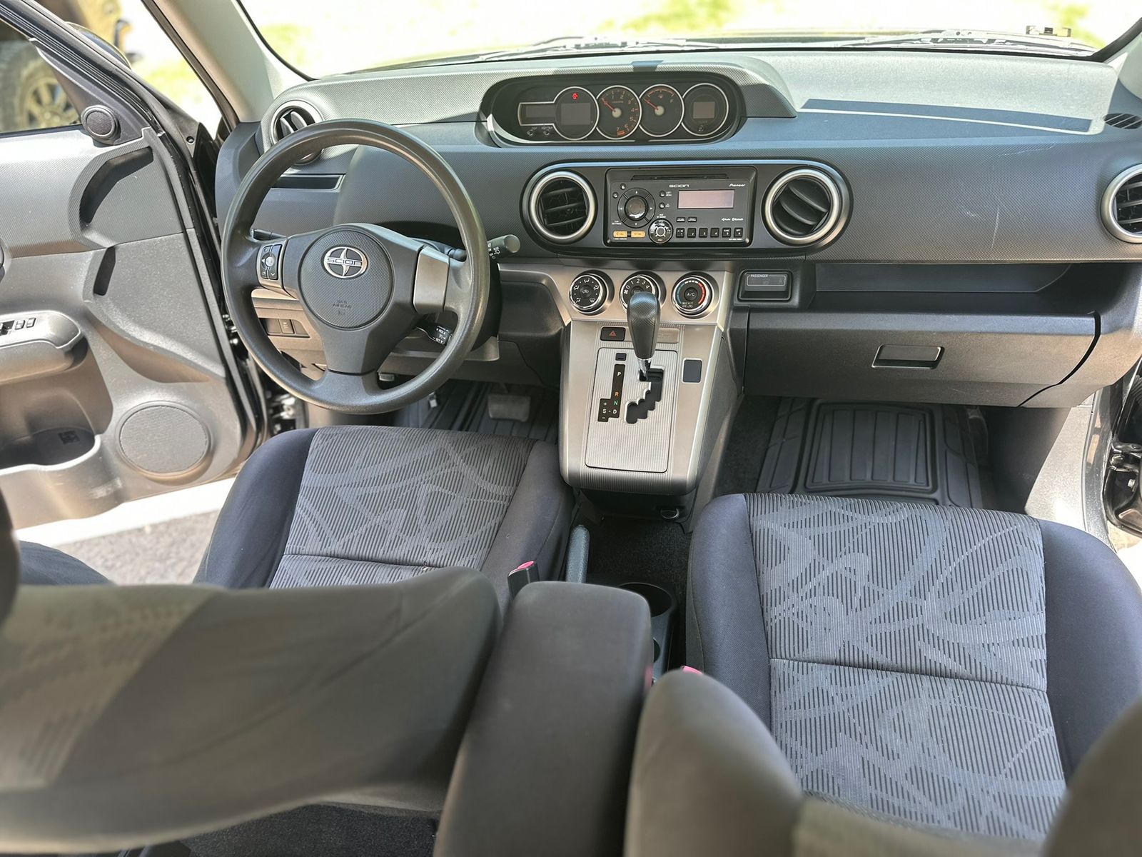 Main image 6
