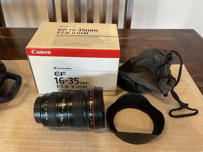 Canon Zoom Lens EF 16-35mm Wide Angle f/2.8L II USM