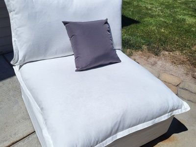 Oversized Plush Fabric Chair w/Pillows
White*