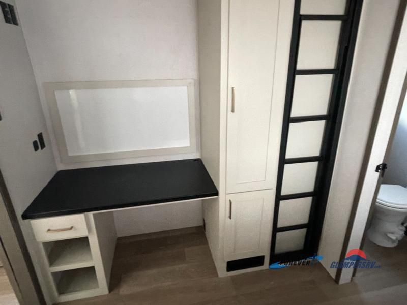 Main image 10
