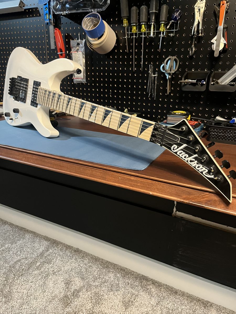 Jackson JS-32 Dinky Floyd rose guitar