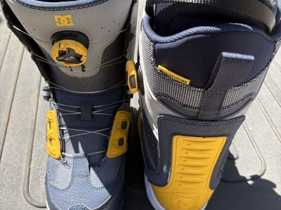 DC Mens Dual BOA Snowboard Boots Navy Blue Yellow 3M Thinsulate