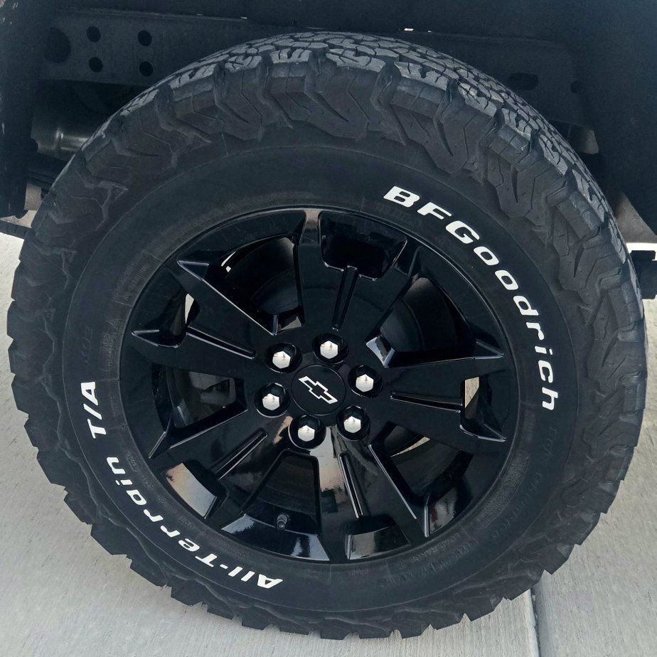 4x 17x8 OEM Chevy Colorado Black Wheels & 265/65R17 BFG KO2 Tires - Load Range E great shape