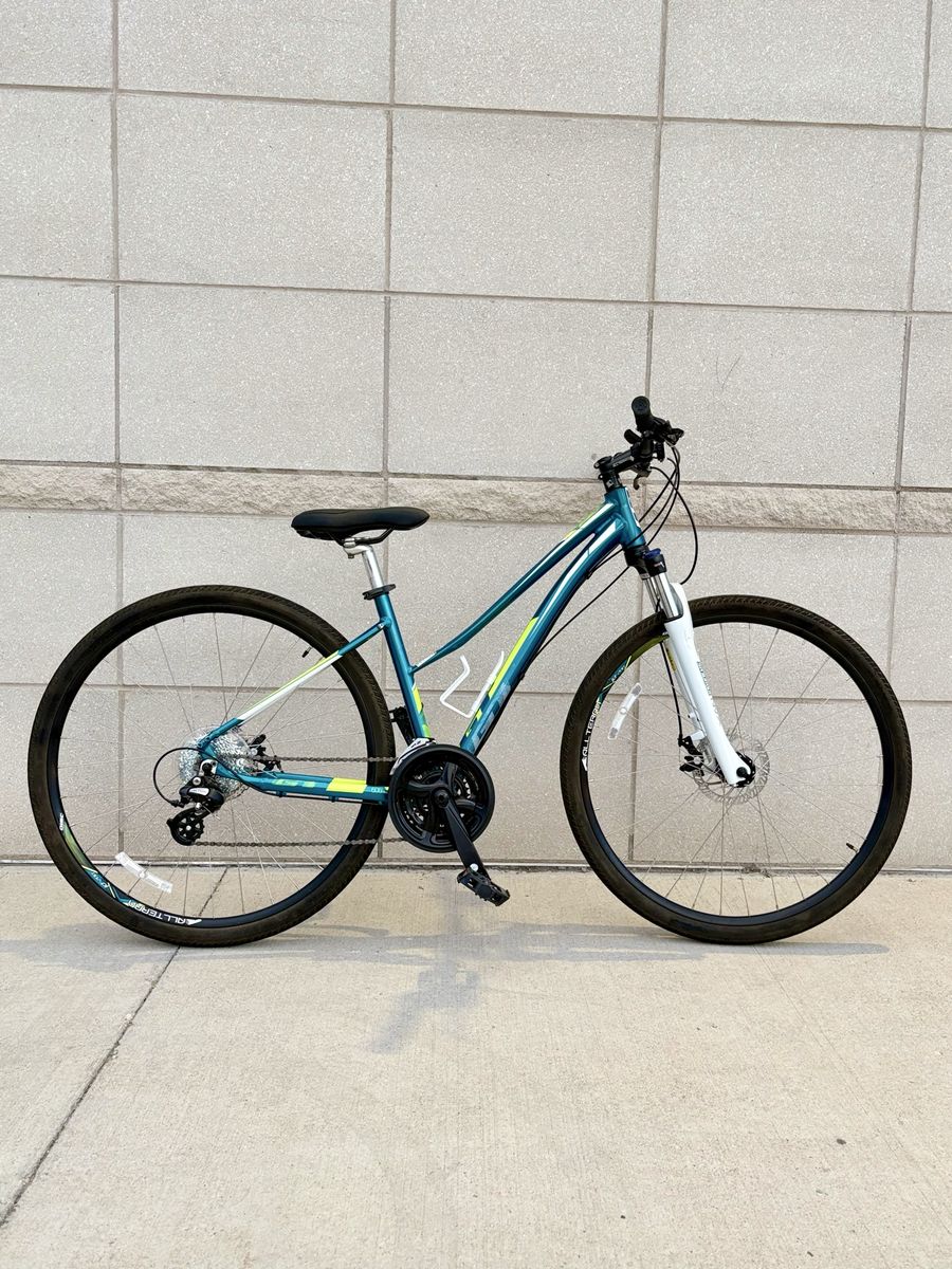 GT Talera/transeo Women’s Hybrid Bike – Excellent Condition medium (5’6-5’10)