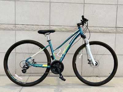 GT Talera/transeo Women’s Hybrid Bike – Excellent Condition medium (5’6-5’10)