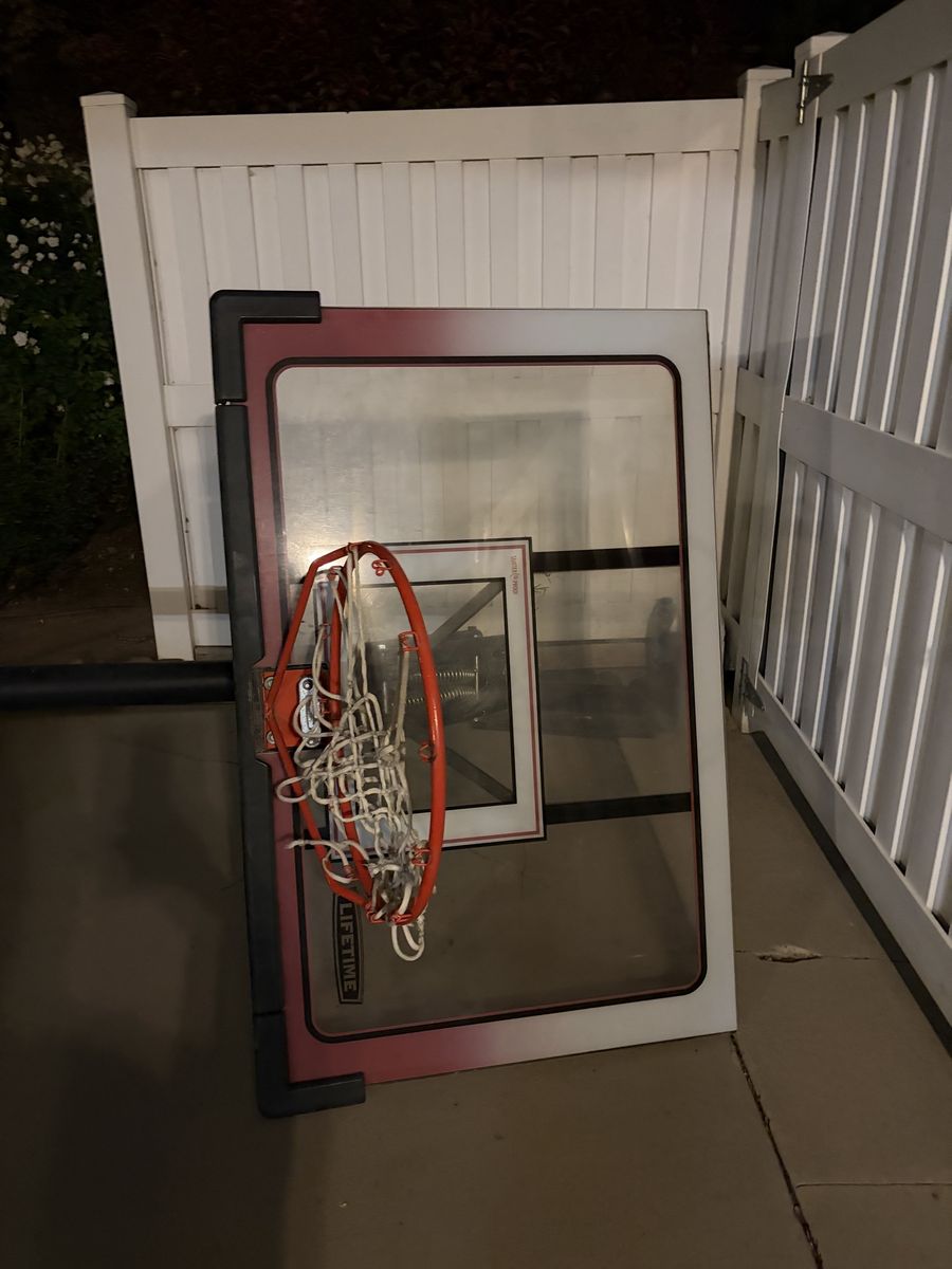 Lifetime Portable Basketball Hoop (pickup in South Jordan)