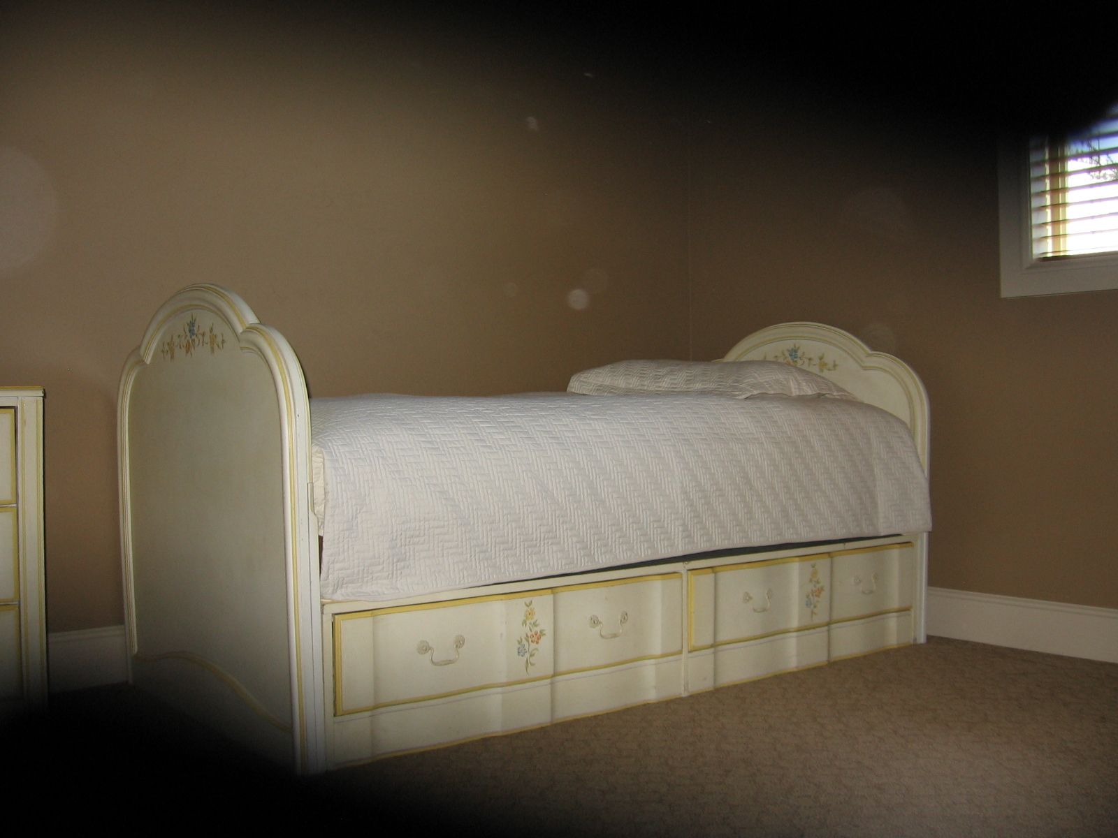 Vintage Twin bed with underbed chest and matching 5 drawer chest of drawers