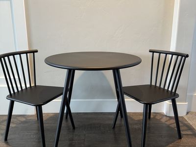 Kids metal black table with 2 kids chairs!