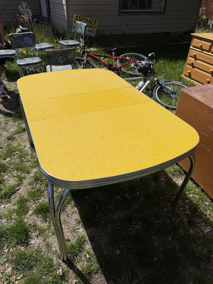 Vintage Table & 6 Chairs