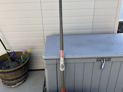 Snow shovel