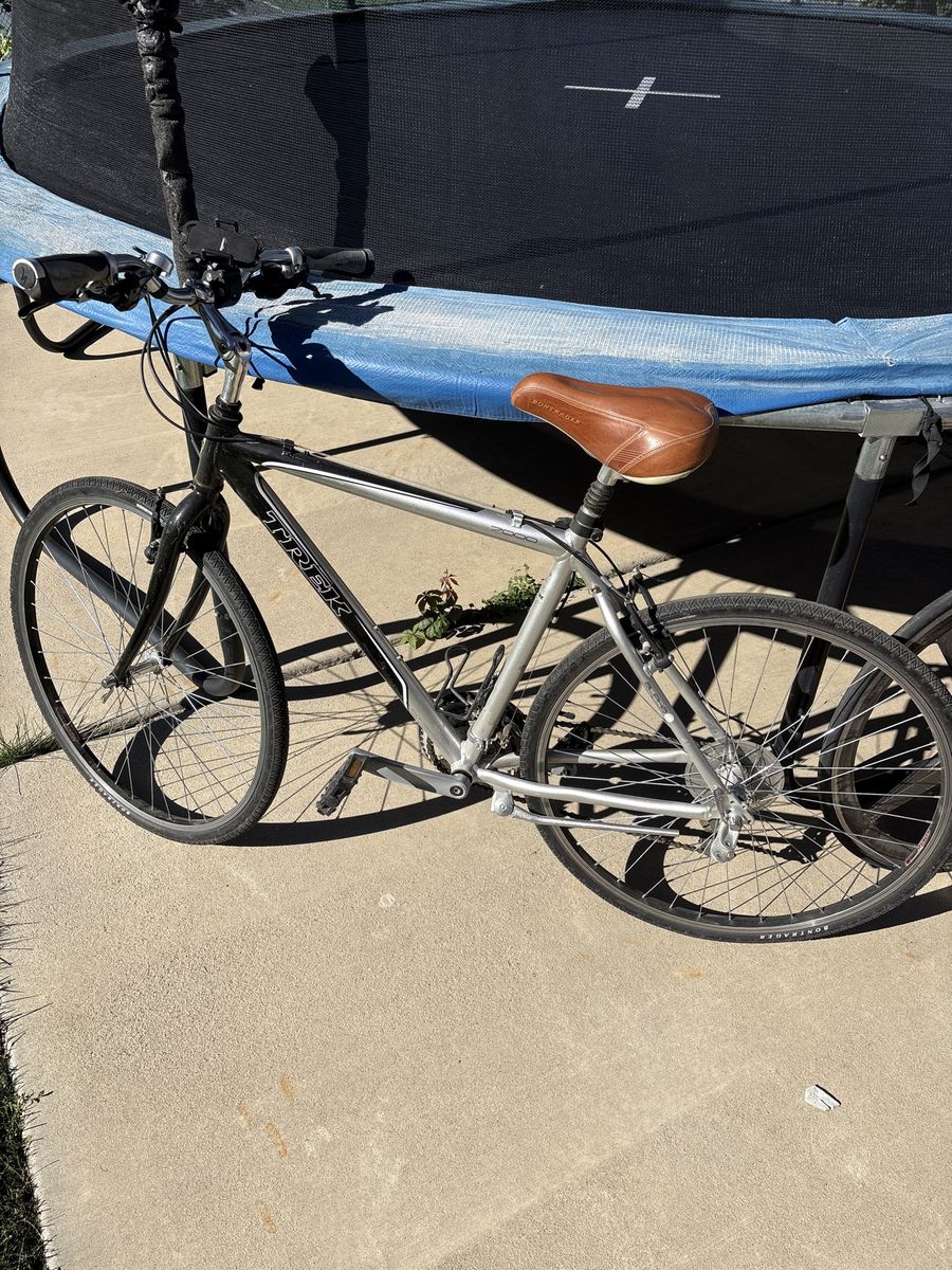 Trek 7000 Hybrid Bike - Silver & Black, Bontrager Components