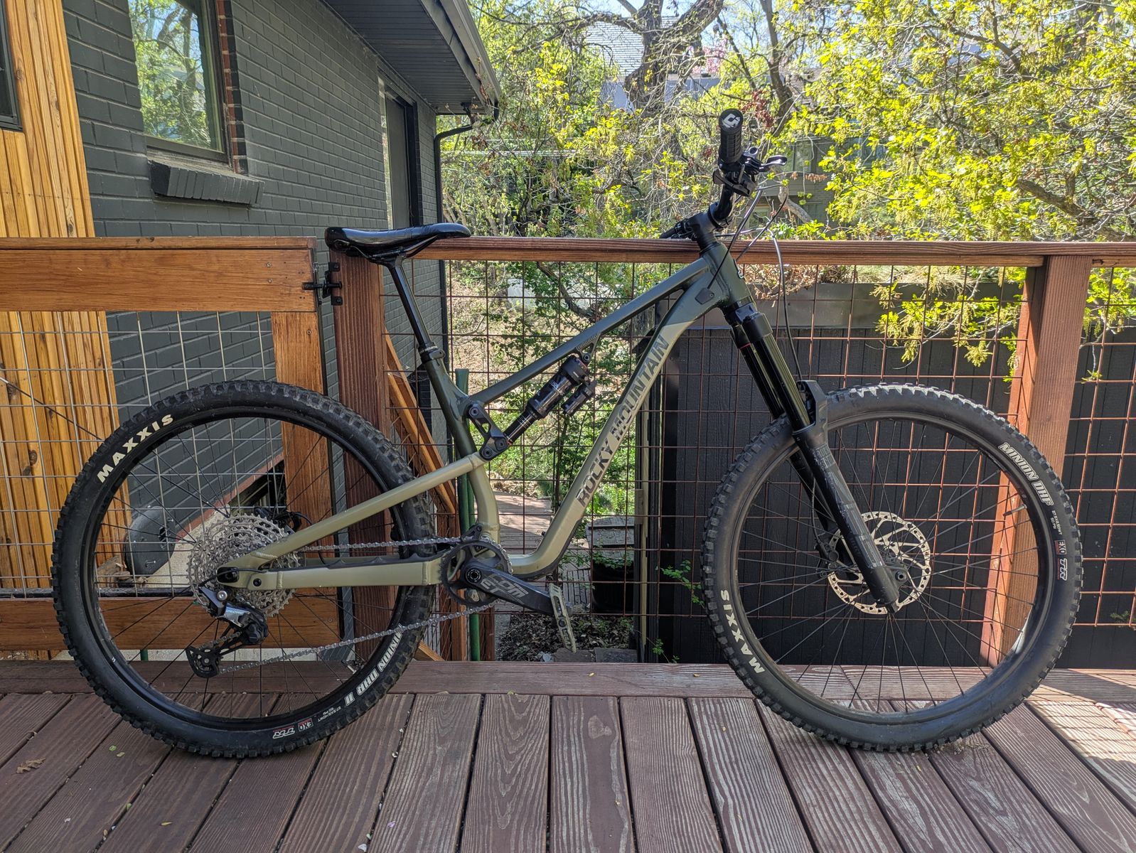 2022 Rocky Mountain Altitude Alloy 30 - Medium