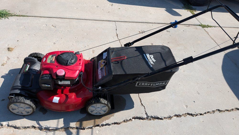 Craftsman Gold 6.25 Gas Lawn Mower with Dust Blocker Bag (Model 247.377000) self propelled 